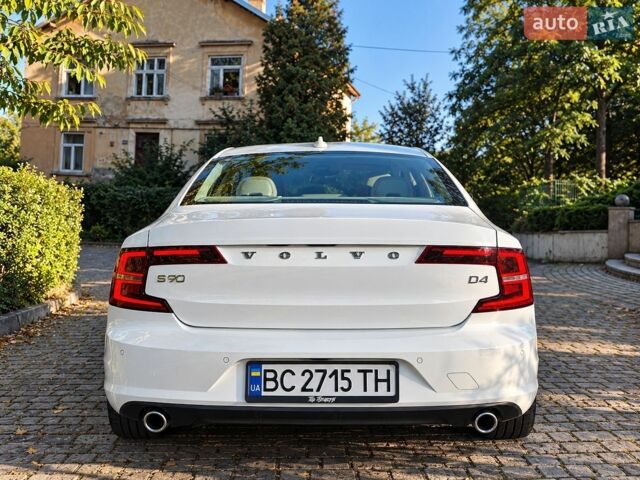 Белый Вольво С90, объемом двигателя 1.97 л и пробегом 192 тыс. км за 23500 $, фото 1 на Automoto.ua