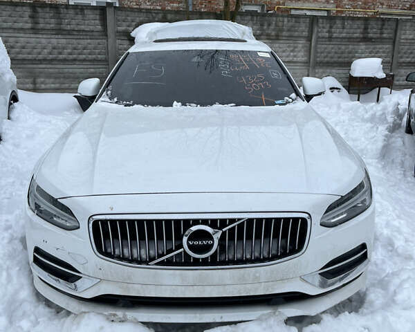 Белый Вольво С90, объемом двигателя 1.97 л и пробегом 105 тыс. км за 18500 $, фото 1 на Automoto.ua