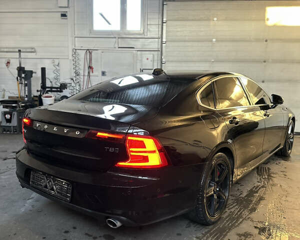 Черный Вольво С90, объемом двигателя 1.97 л и пробегом 210 тыс. км за 17500 $, фото 1 на Automoto.ua