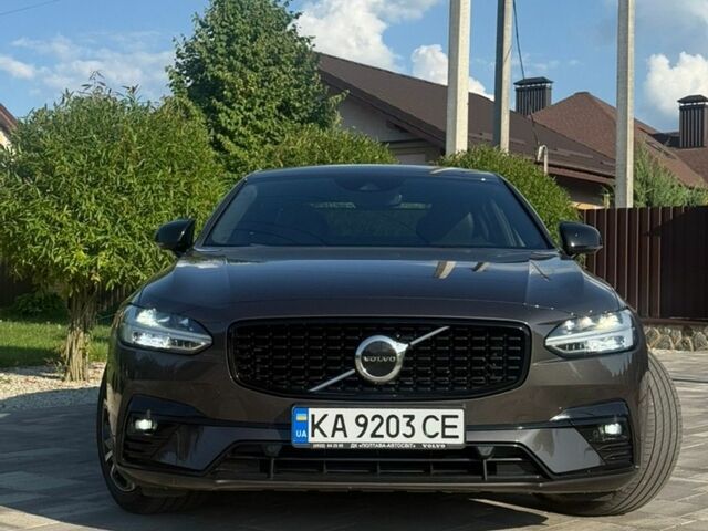 Сірий Вольво S90, об'ємом двигуна 1.97 л та пробігом 117 тис. км за 44500 $, фото 1 на Automoto.ua
