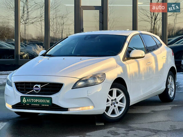 Білий Вольво V40, об'ємом двигуна 1.56 л та пробігом 310 тис. км за 9999 $, фото 1 на Automoto.ua