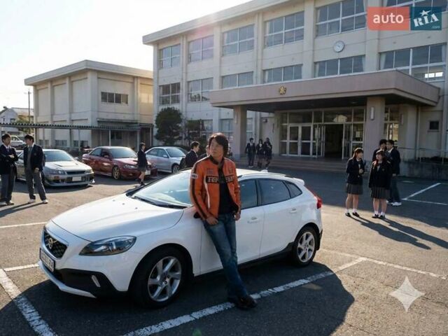 Білий Вольво V40, об'ємом двигуна 2.5 л та пробігом 185 тис. км за 11400 $, фото 1 на Automoto.ua