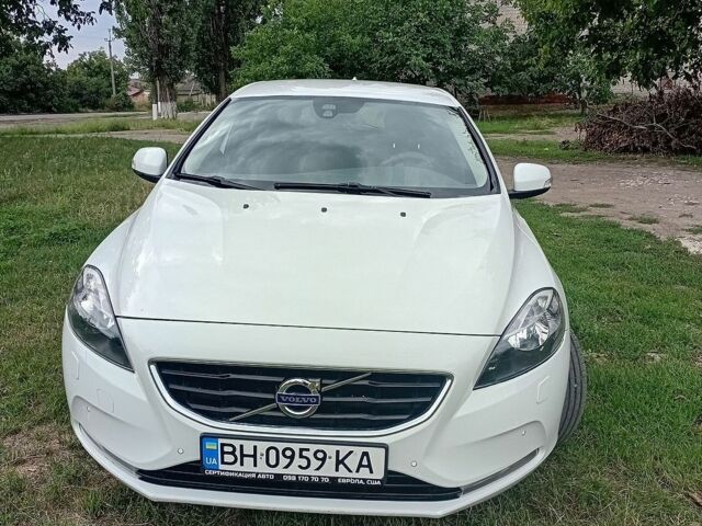 Білий Вольво V40, об'ємом двигуна 1.56 л та пробігом 134 тис. км за 10200 $, фото 1 на Automoto.ua