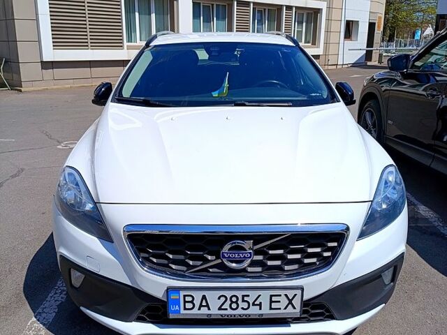 Белый Вольво В40, объемом двигателя 1.6 л и пробегом 262 тыс. км за 8700 $, фото 1 на Automoto.ua