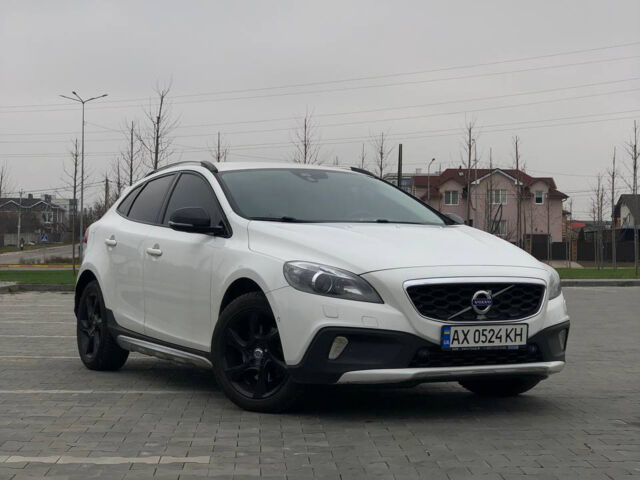 Белый Вольво В40, объемом двигателя 1.6 л и пробегом 125 тыс. км за 12500 $, фото 1 на Automoto.ua