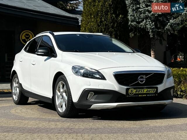 Белый Вольво В40, объемом двигателя 2.5 л и пробегом 185 тыс. км за 11200 $, фото 1 на Automoto.ua