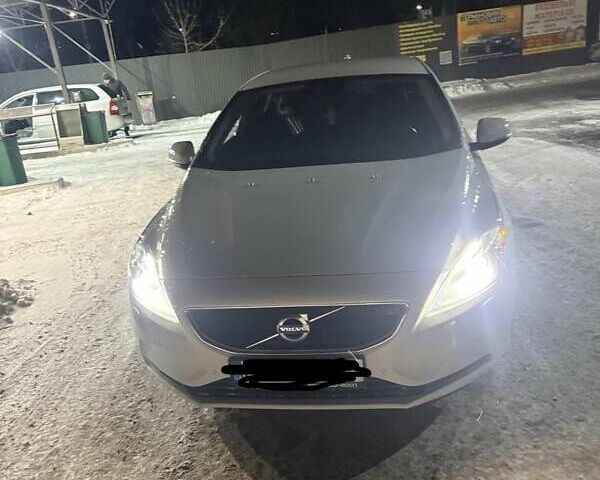 Білий Вольво V40, об'ємом двигуна 1.6 л та пробігом 172 тис. км за 10800 $, фото 1 на Automoto.ua