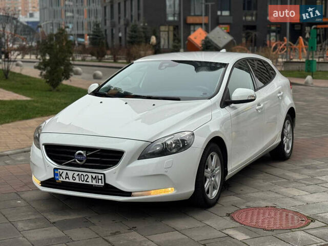 Белый Вольво В40, объемом двигателя 1.6 л и пробегом 309 тыс. км за 8900 $, фото 1 на Automoto.ua