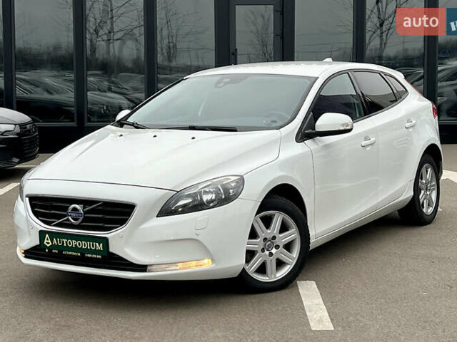 Білий Вольво V40, об'ємом двигуна 1.56 л та пробігом 310 тис. км за 10500 $, фото 1 на Automoto.ua