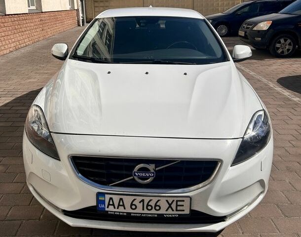 Білий Вольво V40, об'ємом двигуна 1.56 л та пробігом 104 тис. км за 11600 $, фото 1 на Automoto.ua