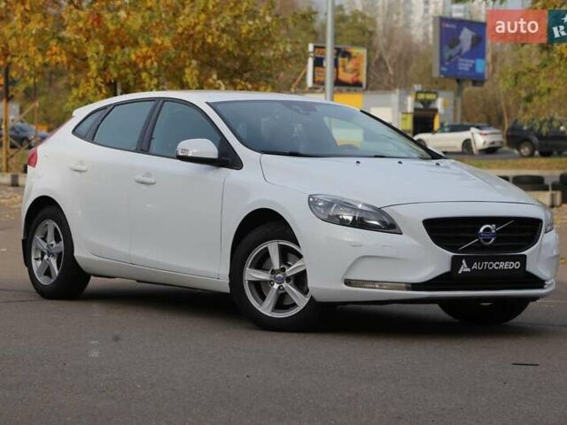 Белый Вольво В40, объемом двигателя 1.56 л и пробегом 144 тыс. км за 11900 $, фото 1 на Automoto.ua