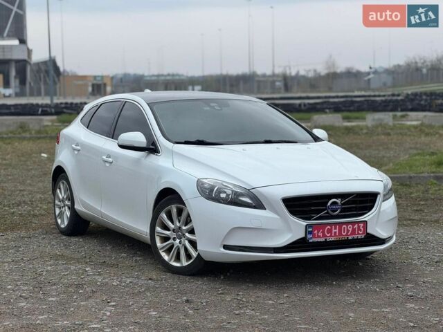 Белый Вольво В40, объемом двигателя 1.6 л и пробегом 195 тыс. км за 13400 $, фото 1 на Automoto.ua