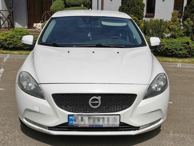 Білий Вольво V40, об'ємом двигуна 1.6 л та пробігом 160 тис. км за 8700 $, фото 1 на Automoto.ua