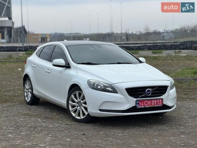 Білий Вольво V40, об'ємом двигуна 1.6 л та пробігом 190 тис. км за 12900 $, фото 1 на Automoto.ua