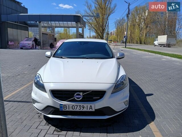 Білий Вольво V40, об'ємом двигуна 1.98 л та пробігом 178 тис. км за 11600 $, фото 1 на Automoto.ua