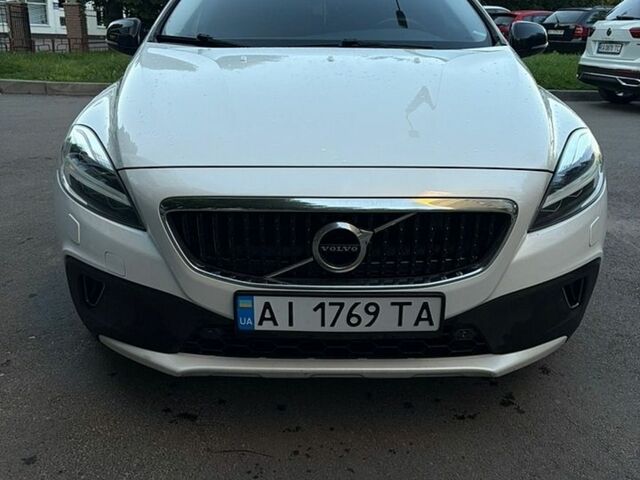 Білий Вольво V40, об'ємом двигуна 2 л та пробігом 140 тис. км за 16000 $, фото 1 на Automoto.ua
