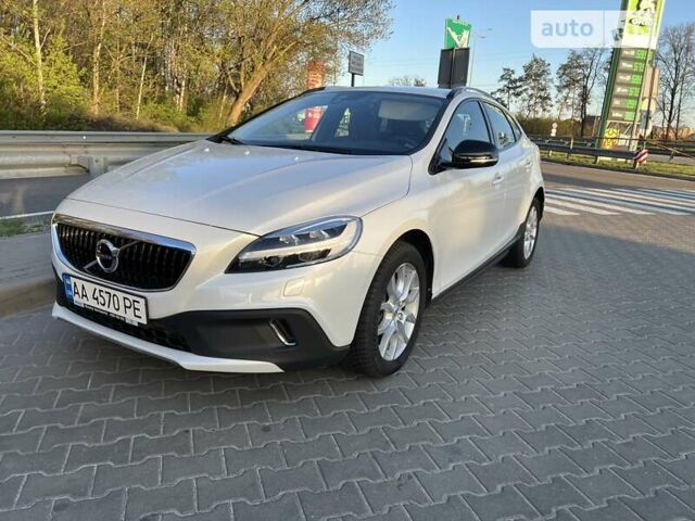 Білий Вольво V40, об'ємом двигуна 2 л та пробігом 53 тис. км за 20500 $, фото 1 на Automoto.ua