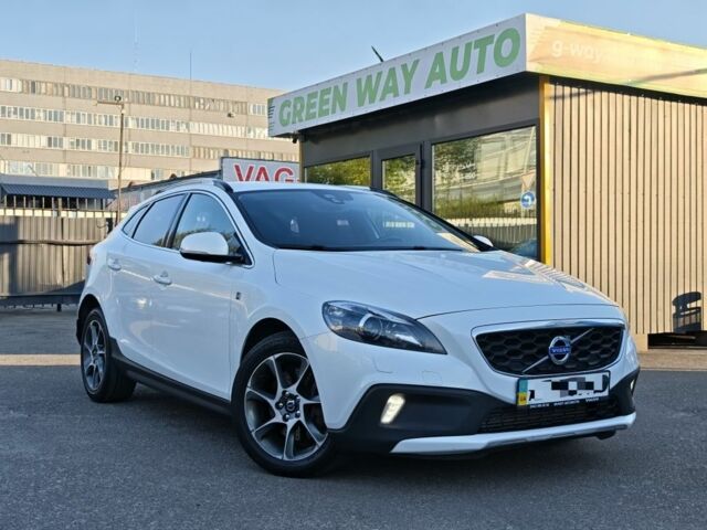 Білий Вольво V40, об'ємом двигуна 2 л та пробігом 175 тис. км за 16599 $, фото 1 на Automoto.ua