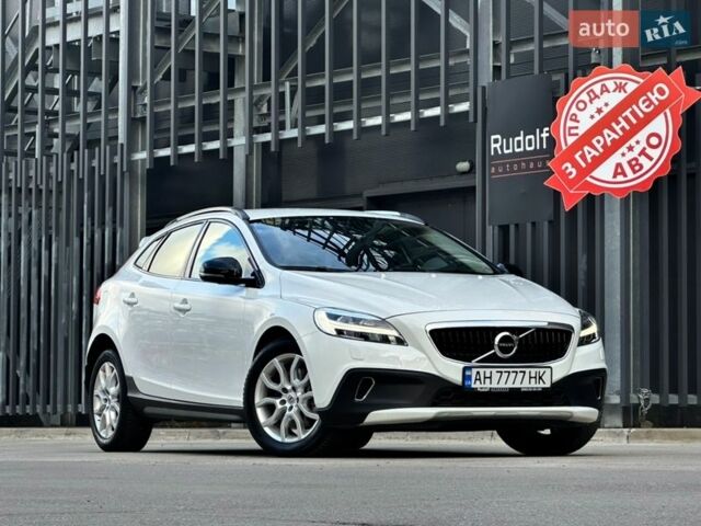 Белый Вольво В40, объемом двигателя 2 л и пробегом 18 тыс. км за 19000 $, фото 1 на Automoto.ua