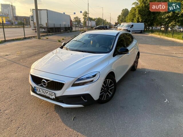 Білий Вольво V40, об'ємом двигуна 1.97 л та пробігом 57 тис. км за 17500 $, фото 1 на Automoto.ua