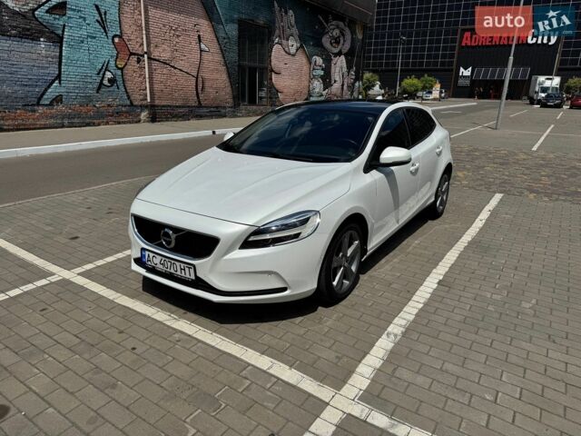 Білий Вольво V40, об'ємом двигуна 1.97 л та пробігом 165 тис. км за 15500 $, фото 1 на Automoto.ua