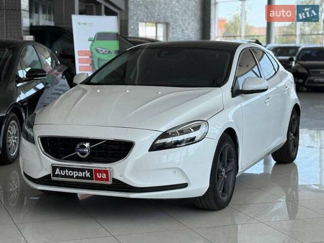 Білий Вольво V40, об'ємом двигуна 2 л та пробігом 58 тис. км за 14490 $, фото 1 на Automoto.ua