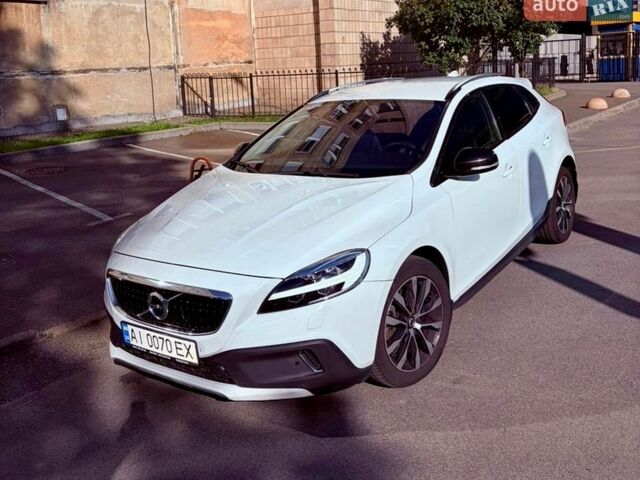 Білий Вольво V40, об'ємом двигуна 1.5 л та пробігом 103 тис. км за 18900 $, фото 1 на Automoto.ua