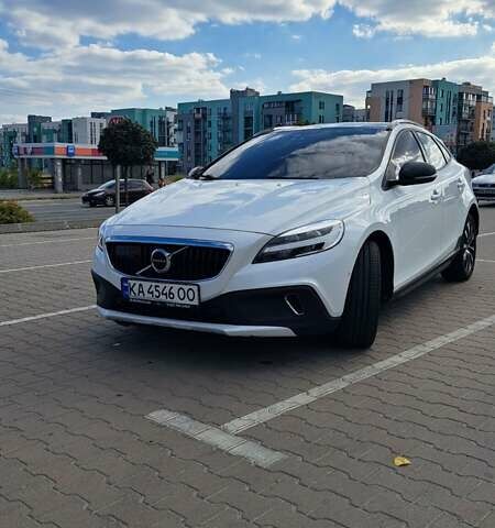 Белый Вольво В40, объемом двигателя 1.97 л и пробегом 173 тыс. км за 17500 $, фото 1 на Automoto.ua