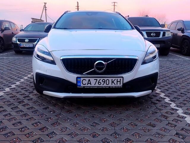 Білий Вольво V40, об'ємом двигуна 1.5 л та пробігом 53 тис. км за 25000 $, фото 1 на Automoto.ua