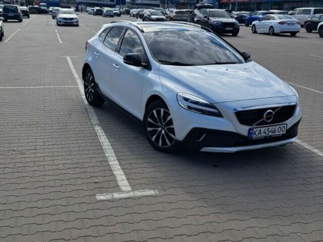 Білий Вольво V40, об'ємом двигуна 1.97 л та пробігом 175 тис. км за 16300 $, фото 1 на Automoto.ua