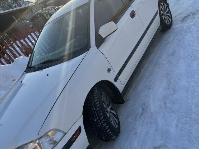 Білий Вольво V40, об'ємом двигуна 1.6 л та пробігом 360 тис. км за 3300 $, фото 1 на Automoto.ua