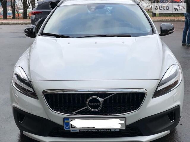 Білий Вольво V40, об'ємом двигуна 2 л та пробігом 20 тис. км за 27900 $, фото 1 на Automoto.ua