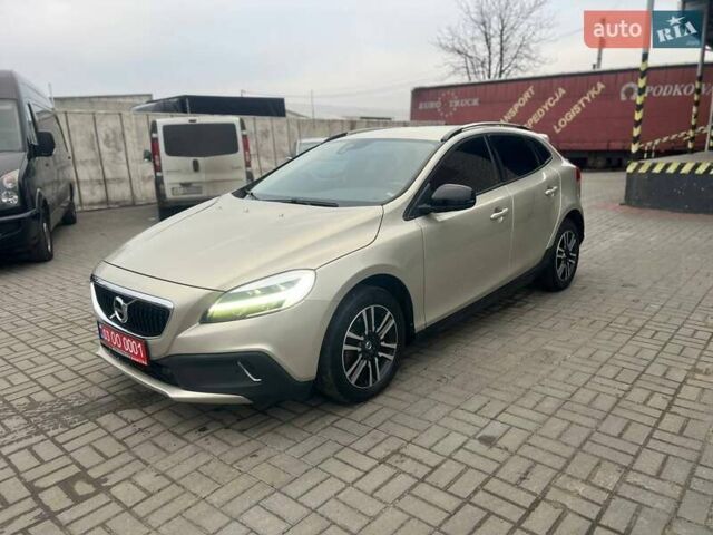 Бежевый Вольво В40, объемом двигателя 1.97 л и пробегом 87 тыс. км за 16500 $, фото 1 на Automoto.ua