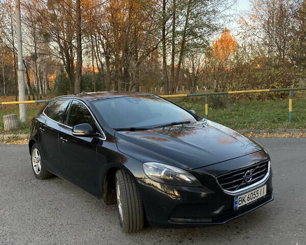Черный Вольво В40, объемом двигателя 1.6 л и пробегом 289 тыс. км за 9000 $, фото 1 на Automoto.ua