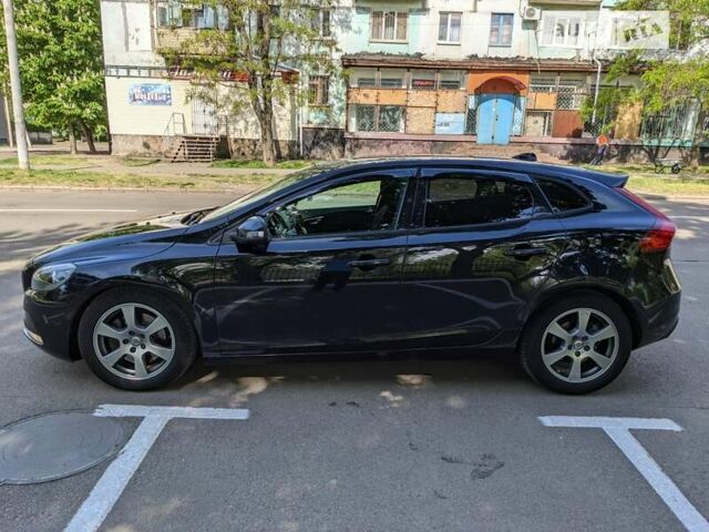 Чорний Вольво V40, об'ємом двигуна 2 л та пробігом 257 тис. км за 9299 $, фото 1 на Automoto.ua