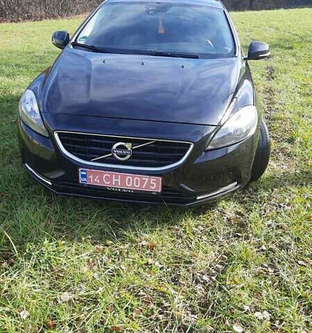 Чорний Вольво V40, об'ємом двигуна 1.56 л та пробігом 233 тис. км за 9000 $, фото 1 на Automoto.ua