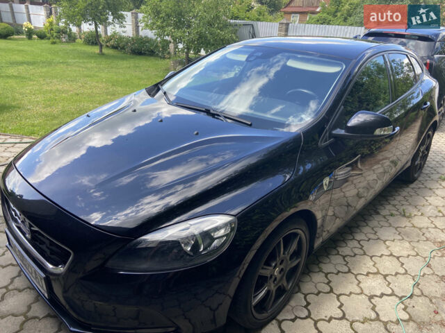 Чорний Вольво V40, об'ємом двигуна 1.6 л та пробігом 205 тис. км за 10600 $, фото 1 на Automoto.ua