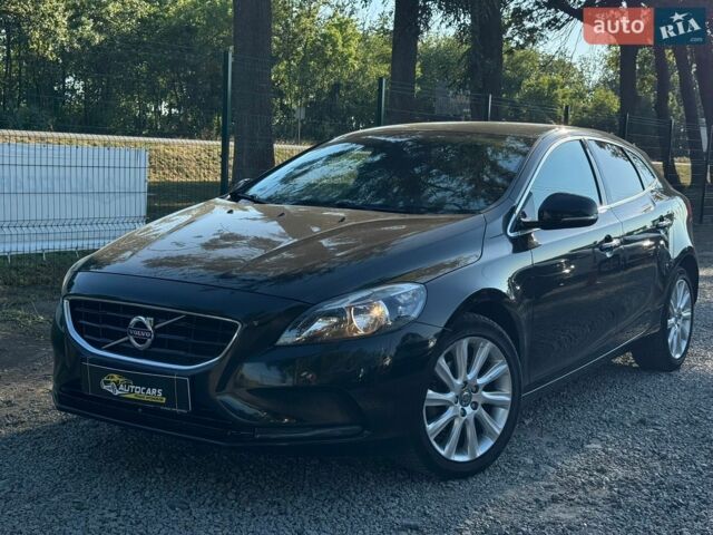 Чорний Вольво V40, об'ємом двигуна 1.6 л та пробігом 211 тис. км за 9800 $, фото 1 на Automoto.ua