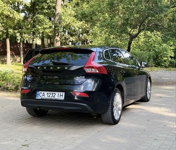 Чорний Вольво V40, об'ємом двигуна 1.6 л та пробігом 210 тис. км за 10495 $, фото 1 на Automoto.ua