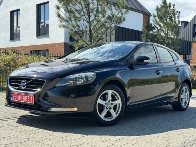 Чорний Вольво V40, об'ємом двигуна 1.6 л та пробігом 243 тис. км за 10700 $, фото 1 на Automoto.ua