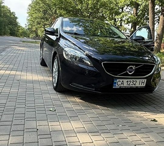 Черный Вольво В40, объемом двигателя 1.6 л и пробегом 207 тыс. км за 10500 $, фото 1 на Automoto.ua