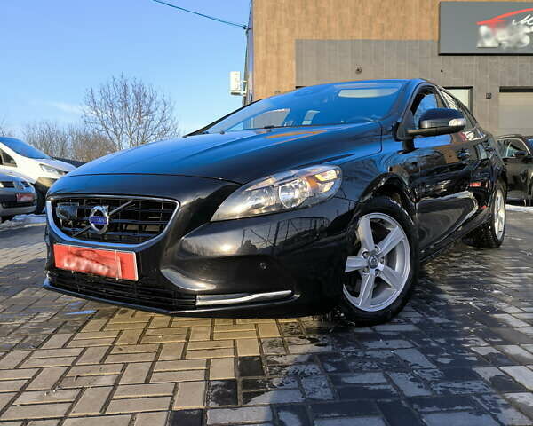 Черный Вольво В40, объемом двигателя 1.56 л и пробегом 223 тыс. км за 11000 $, фото 1 на Automoto.ua