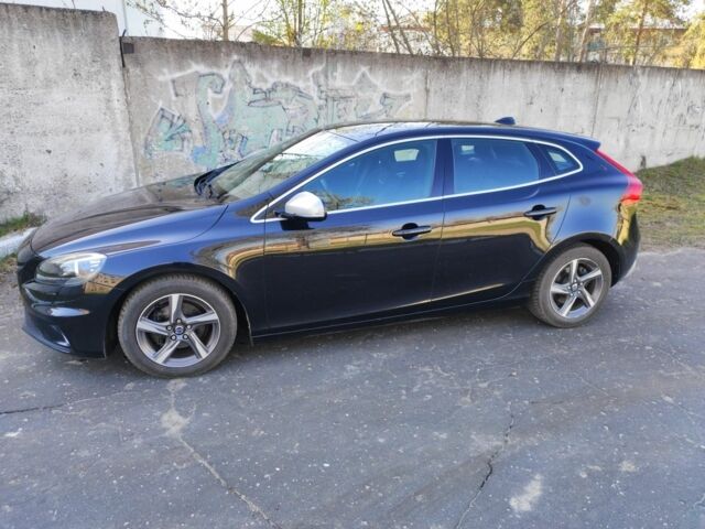 Черный Вольво В40, объемом двигателя 1.6 л и пробегом 254 тыс. км за 10500 $, фото 1 на Automoto.ua