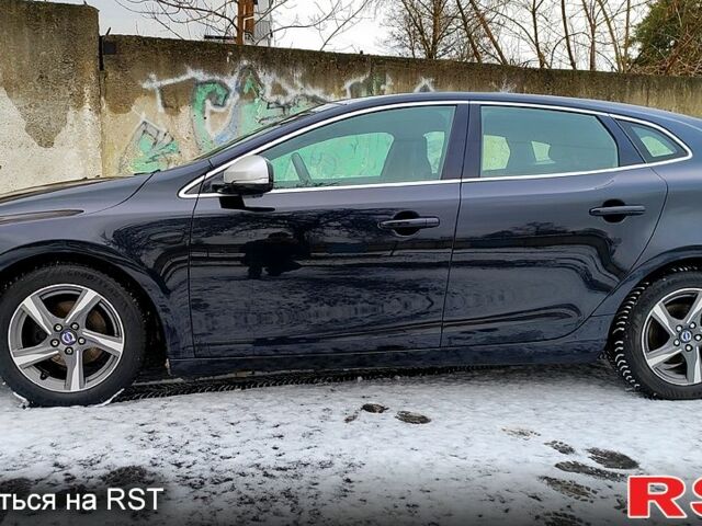 Чорний Вольво V40, об'ємом двигуна 1.6 л та пробігом 254 тис. км за 10300 $, фото 1 на Automoto.ua