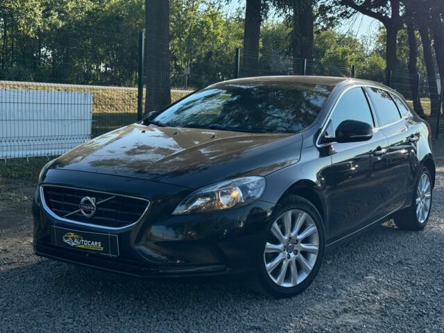 Чорний Вольво V40, об'ємом двигуна 1.6 л та пробігом 211 тис. км за 9800 $, фото 1 на Automoto.ua