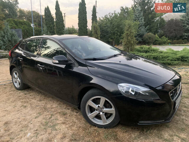 Черный Вольво В40, объемом двигателя 1.56 л и пробегом 223 тыс. км за 9300 $, фото 1 на Automoto.ua