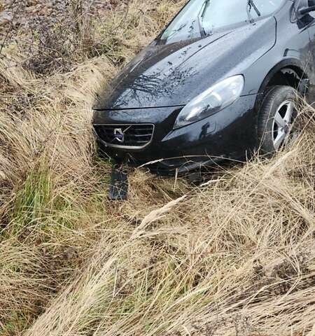 Черный Вольво В40, объемом двигателя 1.6 л и пробегом 250 тыс. км за 7000 $, фото 1 на Automoto.ua