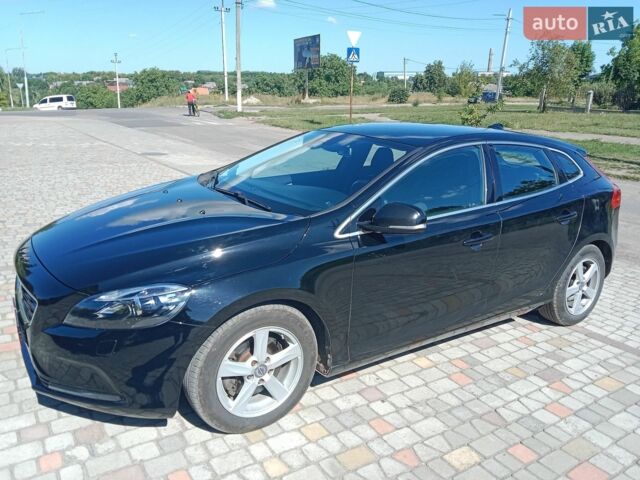 Чорний Вольво V40, об'ємом двигуна 1.6 л та пробігом 255 тис. км за 10800 $, фото 1 на Automoto.ua
