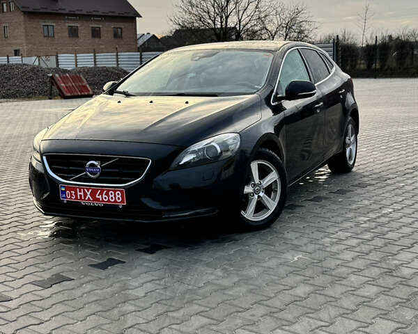 Черный Вольво В40, объемом двигателя 1.6 л и пробегом 250 тыс. км за 9700 $, фото 1 на Automoto.ua