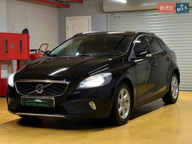 Черный Вольво В40, объемом двигателя 1.56 л и пробегом 250 тыс. км за 9990 $, фото 1 на Automoto.ua